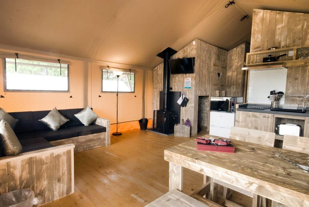 Three-Bed-Lounge-safari-tent