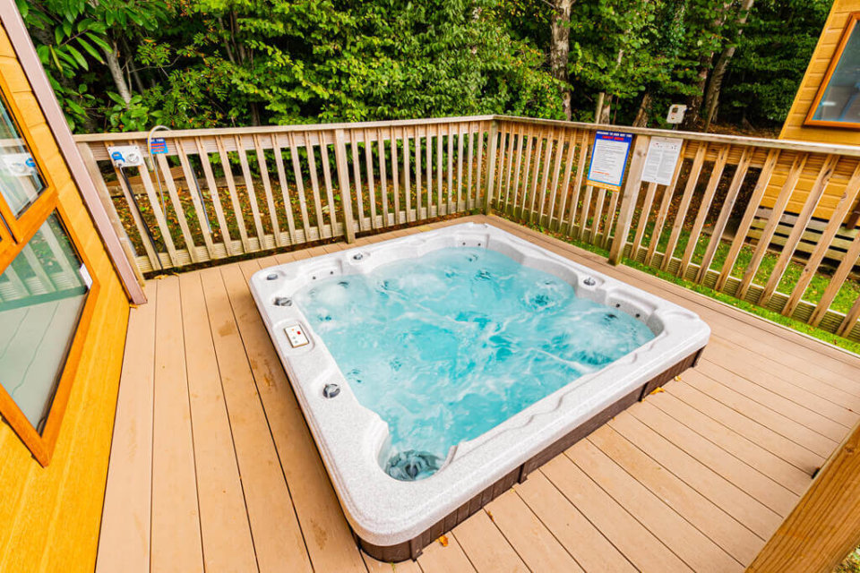 Silver Birch Plus private hot tub