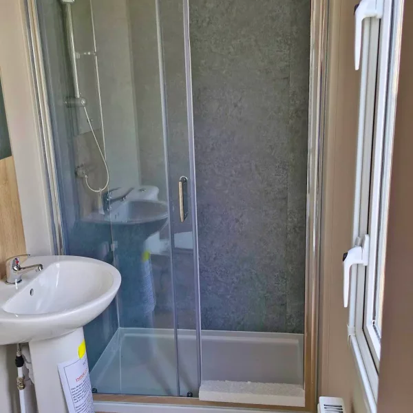 Victory Lifestyle - 2 Bed - Shower Room