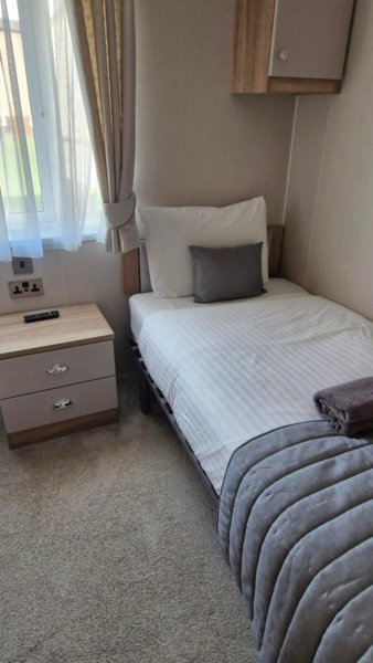 Willerby Vogue holiday home twin bedroom